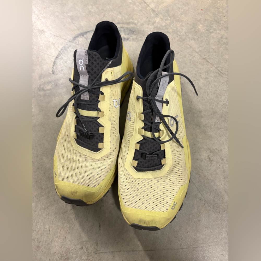 On Running Yellow and‎ Black Athletic Shoes Sleek Breathable Design